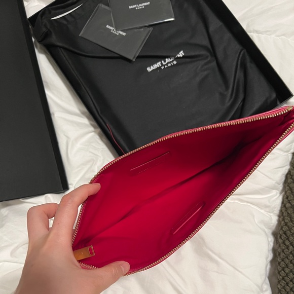 It’s a clutch bag that was used only couple of times. - Picture 4 of 5